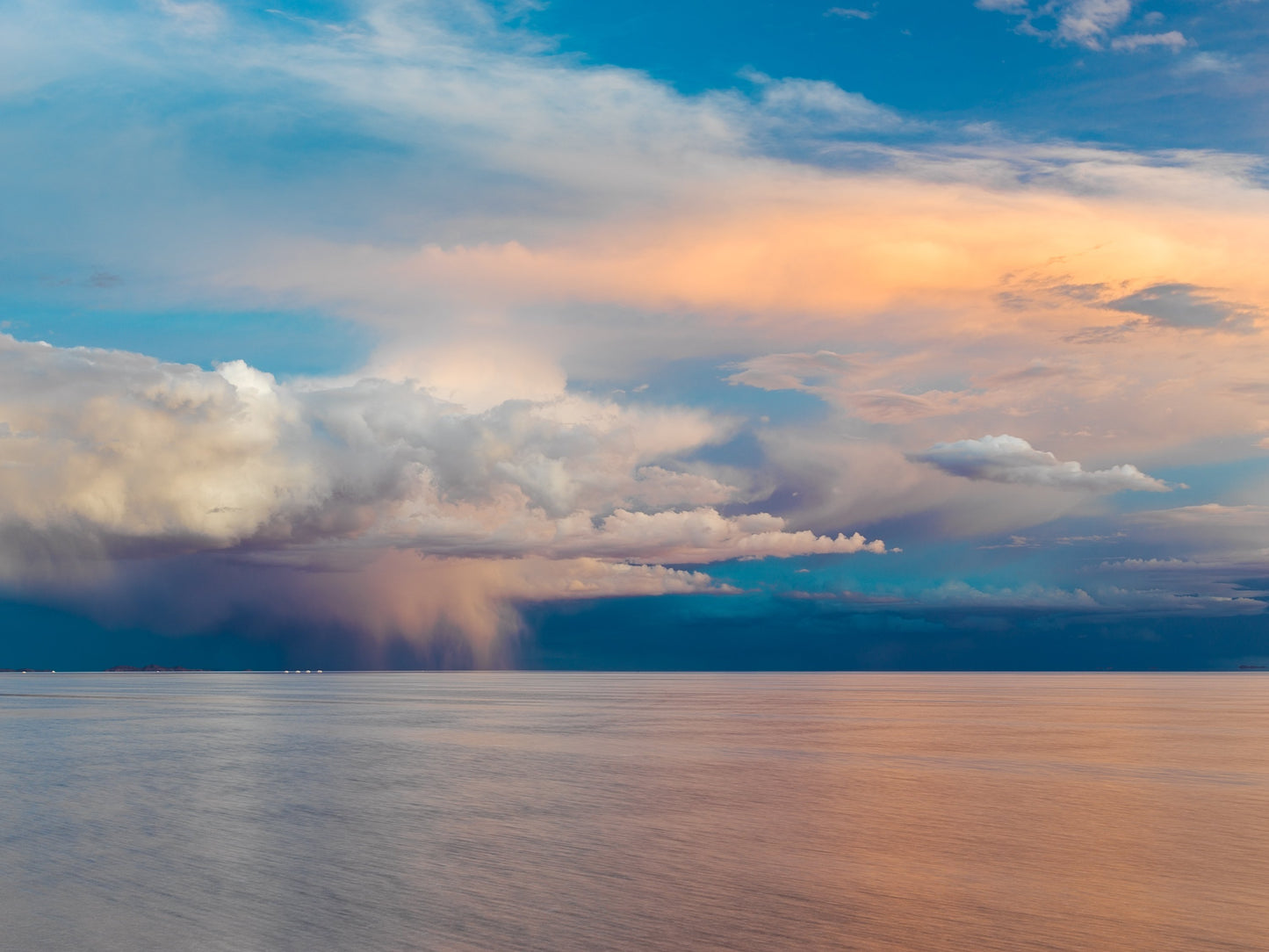 Salar de Uyuni saltflat in Bolivia