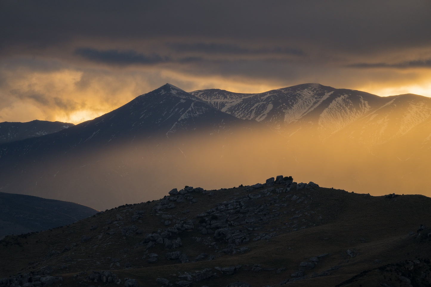 ealry morning sunlight rises over mountain ridge in New Zealand